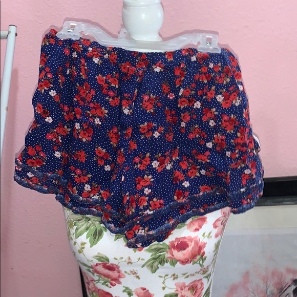 Shorts - Picture 2 of 3